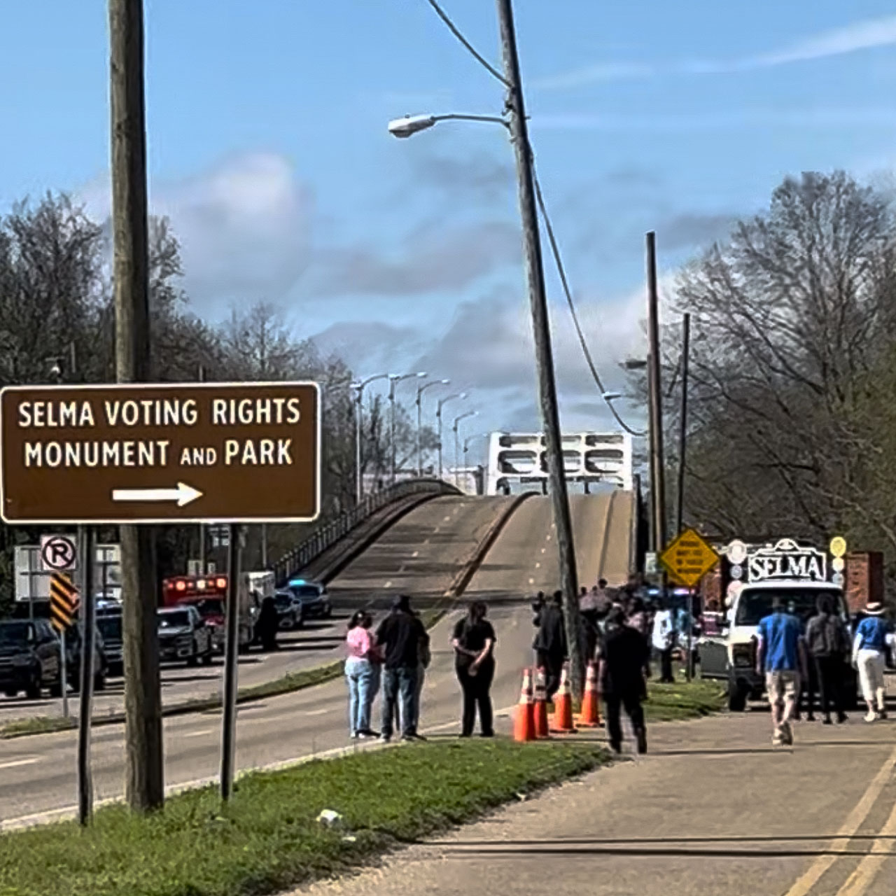 A sign at the foot of the bridge points toward Selma Voting Rights Monument and Park.